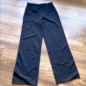 Lululemon still pants size 6 regular length